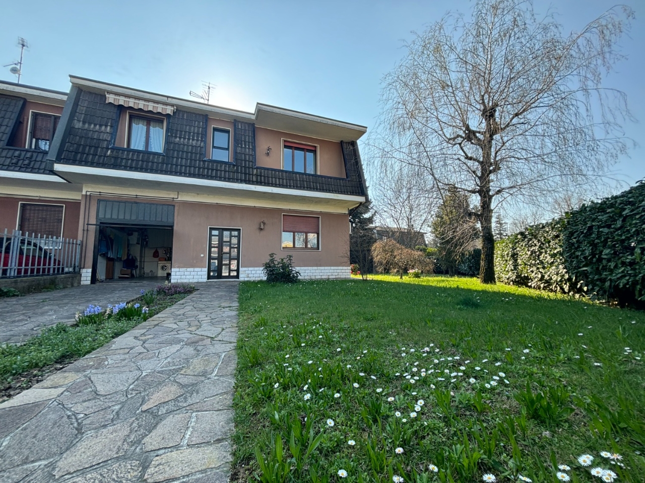 Villa bifamiliare in vendita a Burago Di Molgora