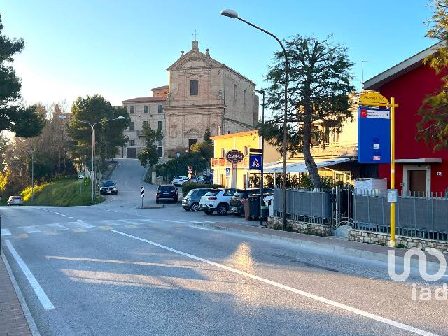 Geschäft in Via 4 Novembre 168, Castelfidardo - Foto 1