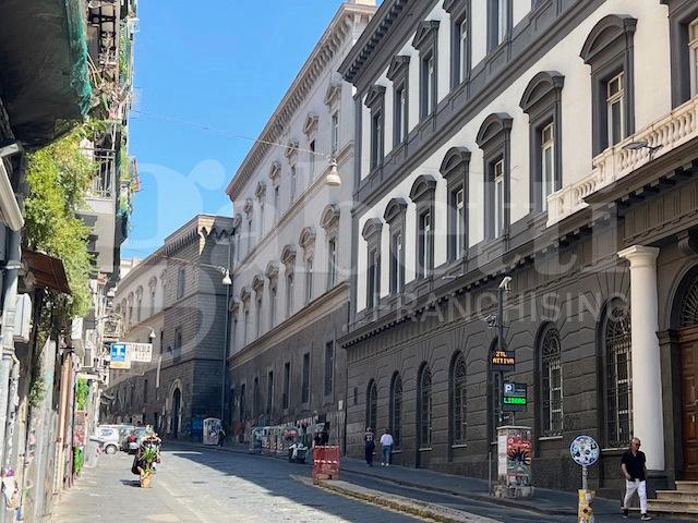 Geschäft in Via Sedile di Porto 65, Napoli - Foto 1