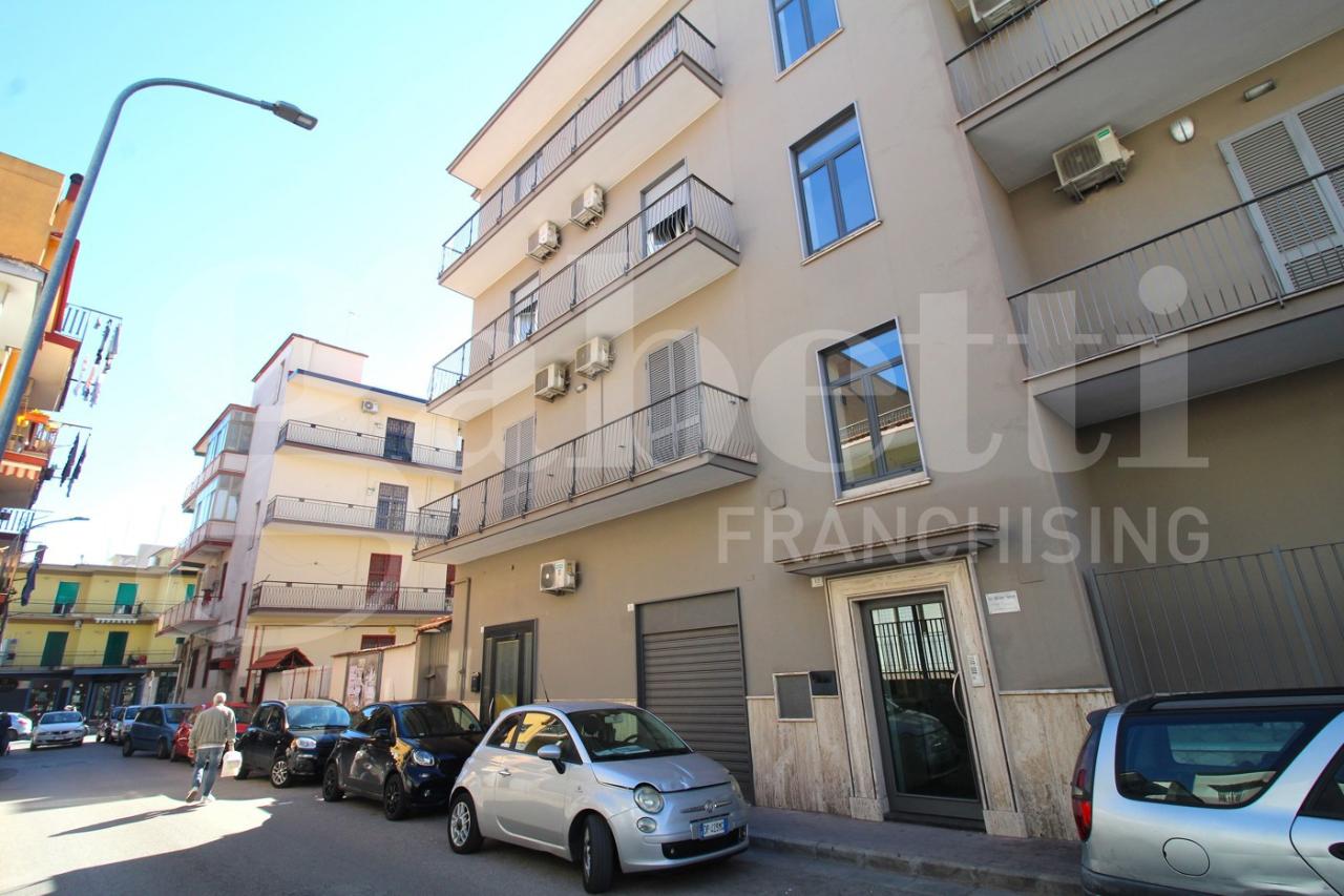 Negozio in Via Sanremo  8, Arzano, {3} - Foto 1