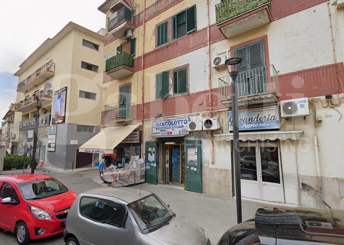 Esercizio commerciale in Via Duca d'Aosta 28, Grumo Nevano, {3} - Foto 2