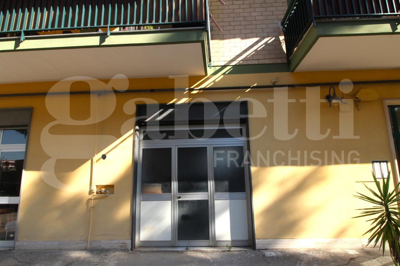 Magazzino in Via Parisi 115, Arzano, {3} - Foto 1