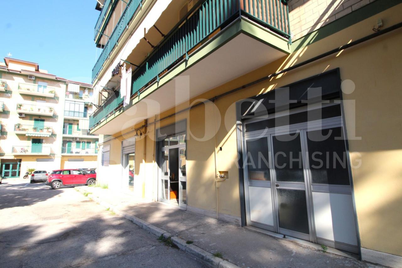 Magazzino in Via Parisi 115, Arzano, {3} - Foto 2