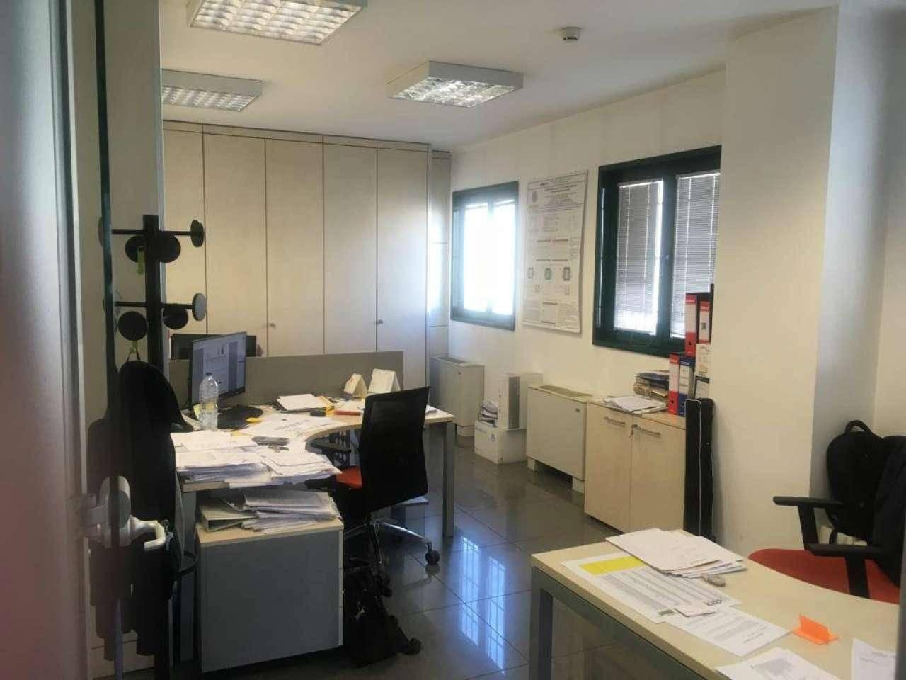 Capannone in Via Perugia 12, Trezzano Rosa - Foto 1