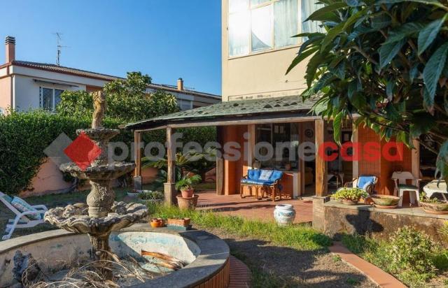 Terraced house in Via Lago Maggiore, Pomezia - Photo 1