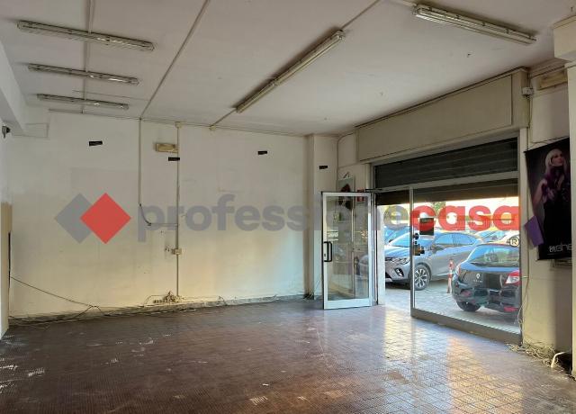 Geschäft in Via Ariosto, Pomezia - Foto 1