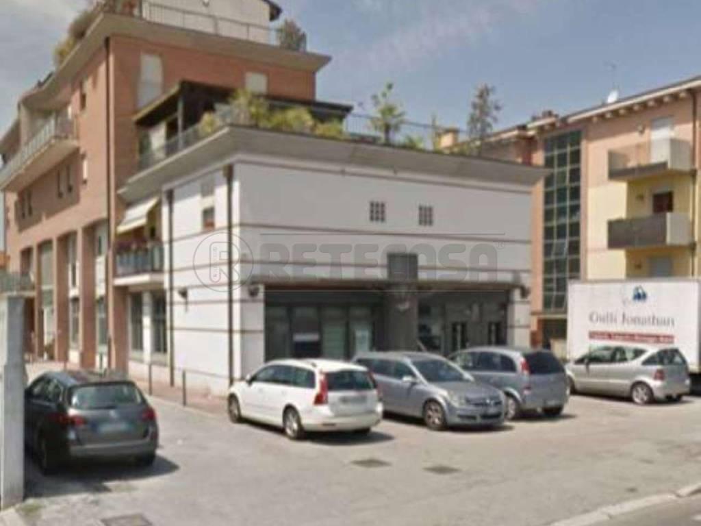 Palazzina commerciale in Strada del Pasubio 335, Vicenza, {3} - Foto 1