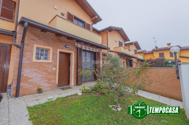 Terraced house in Via Gianni Rodari, Motta Visconti - Photo 1