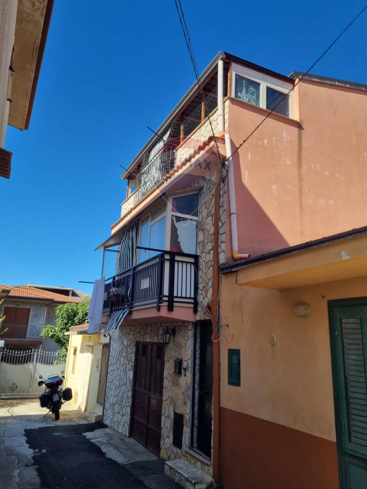 Casa indipendente in vendita a Santa Cristina Gela