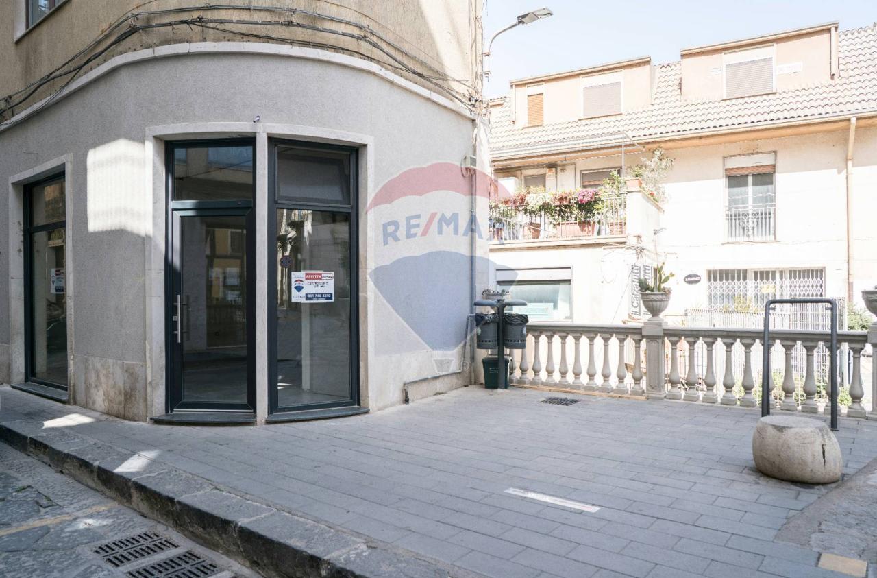 Negozio in Piazza Bovio 2, Enna, {3} - Foto 1