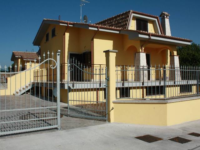 Mansion in Via dell'Ospedaletto 13, Monterotondo - Photo 1