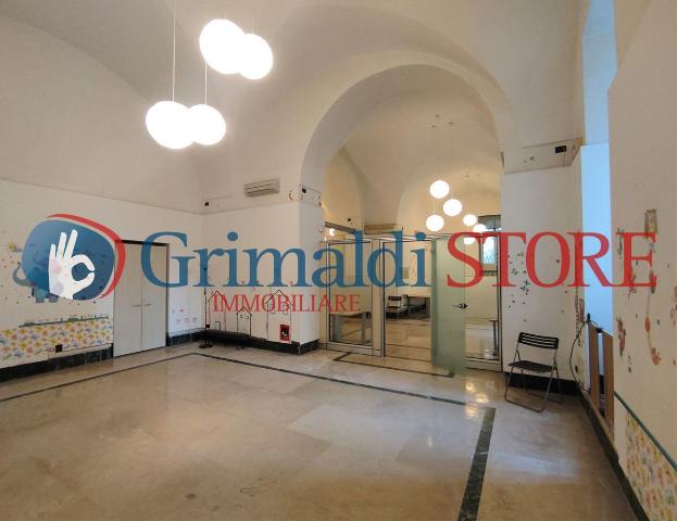 Commercial building in Viale Otranto 89, Lecce - Photo 1