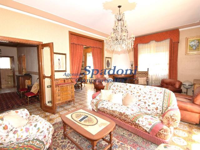 4-room flat in Viale Giovanni Amendola 43, Montecatini-Terme - Photo 1