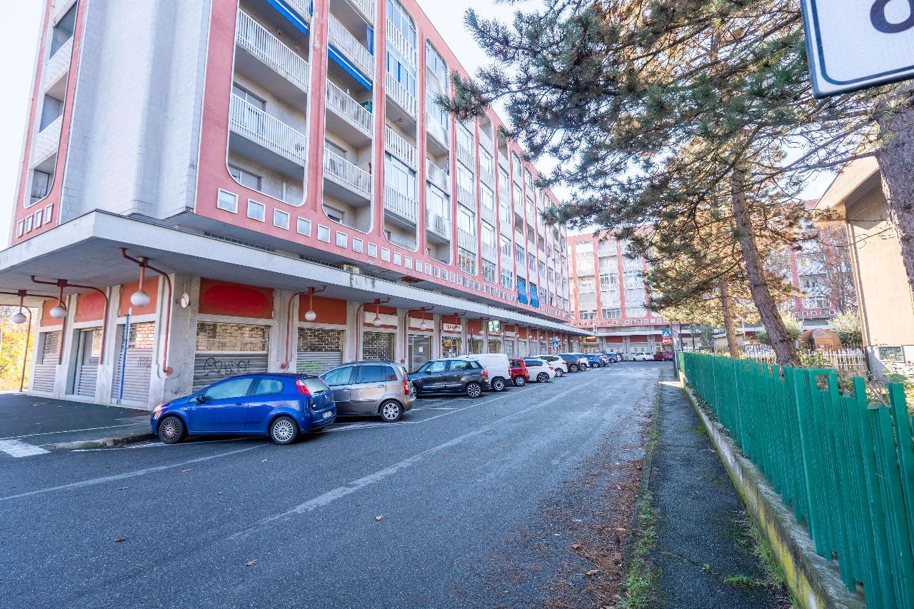 Negozio in Viale Carrù 22, Rivoli, {3} - Foto 1
