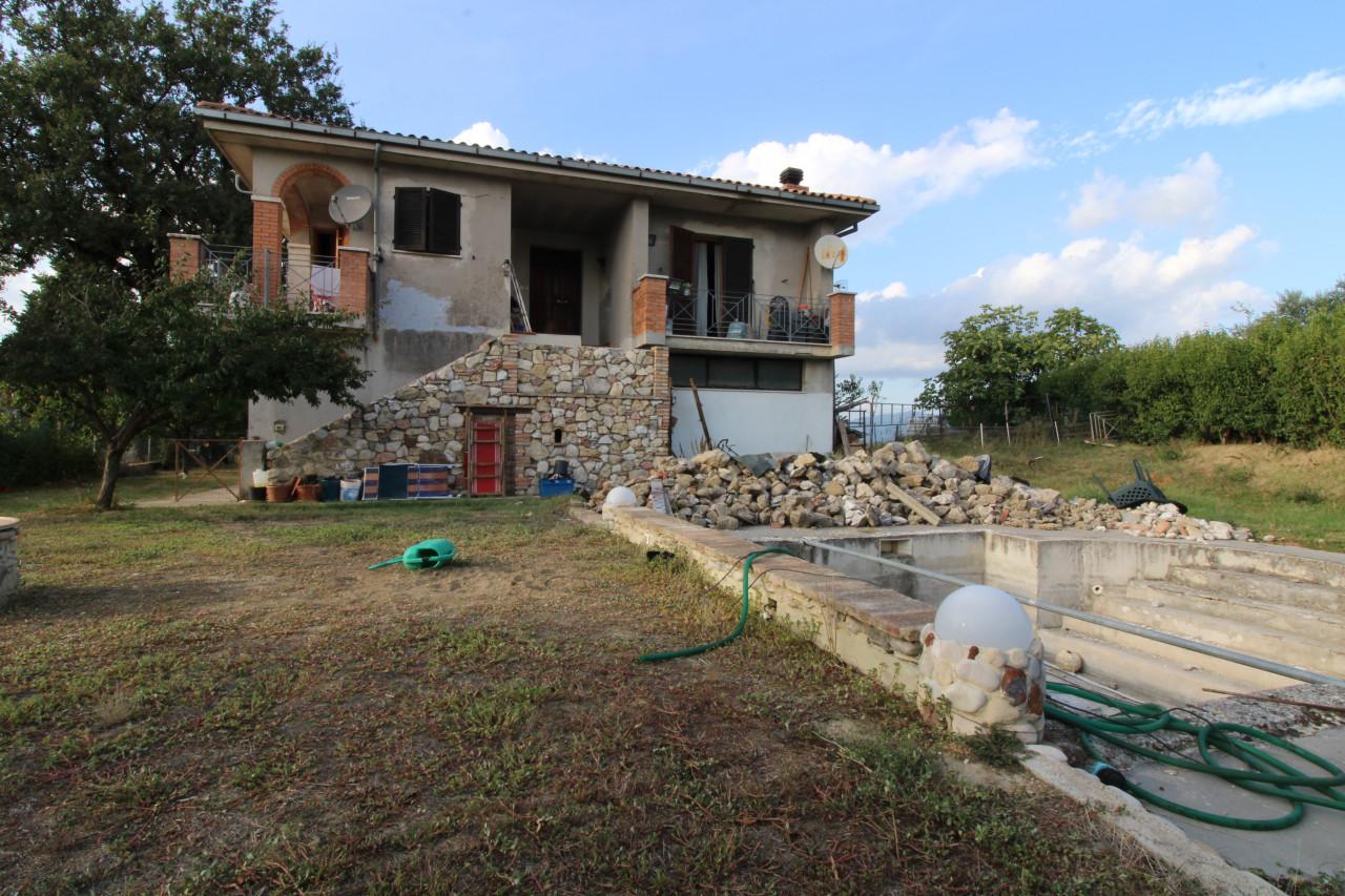 Casa indipendente in vendita a Montecastrilli