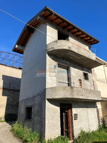 Detached house in Via Gioconda 11, Massa - Photo 1