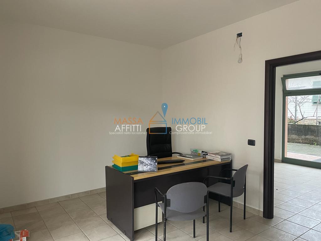 Ufficio in Via Aurelia Ovest 93, Massa, {3} - Foto 1