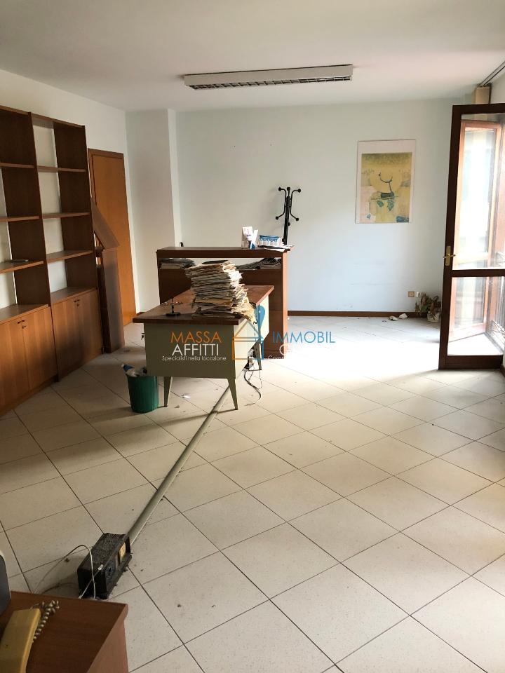 Ufficio in Via Roma 145, Montignoso, {3} - Foto 1