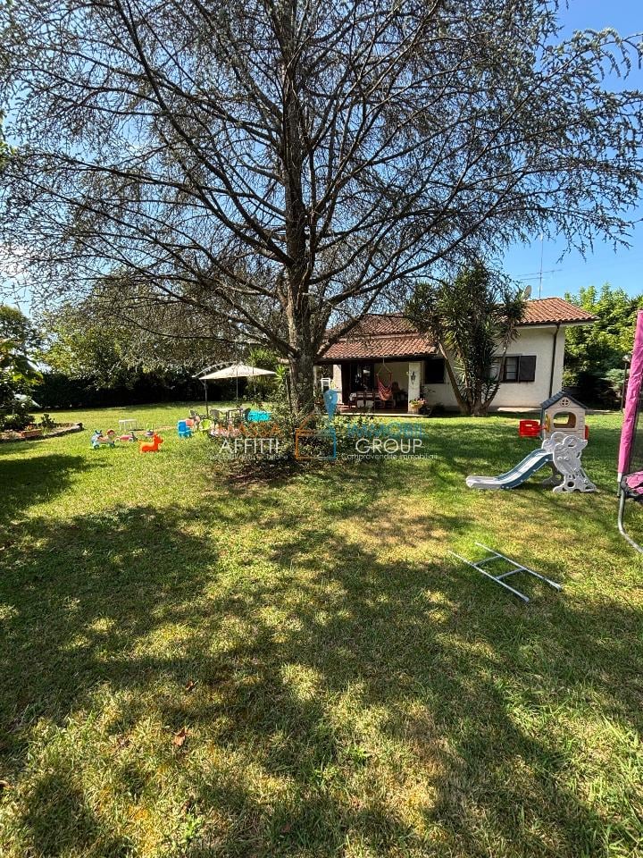 casa indipendente in vendita a Pietrasanta in zona Strettoia