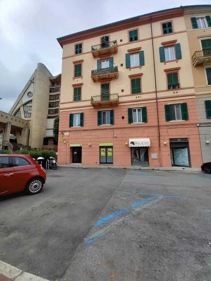 Negozio in Via Luigi Corsi, Savona, {3} - Foto 2