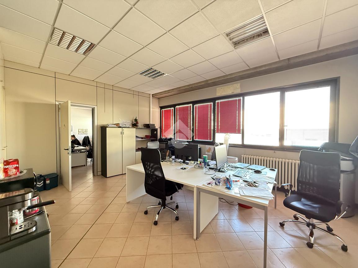 Ufficio in Via Primo Carrera 1, Reggio nell'Emilia, {3} - Foto 1