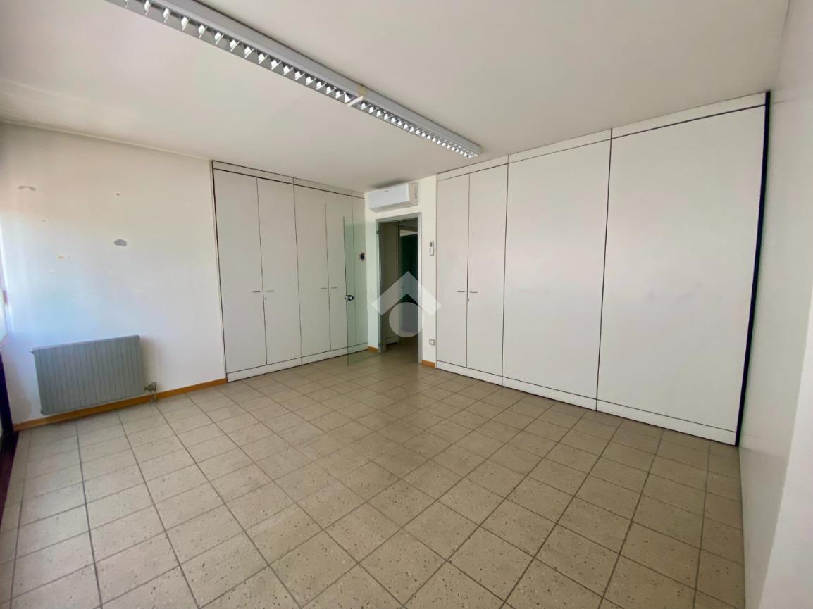 Ufficio in Via Indipendenza 1, Sant'Ilario D'Enza, {3} - Foto 1
