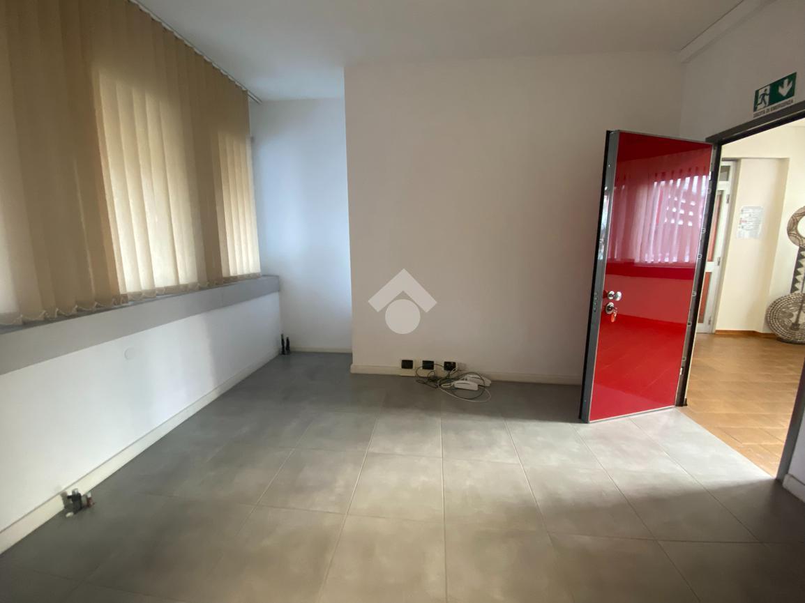 Ufficio in Via Rivoluzione d'Ottobre 1, Reggio Emilia, {3} - Foto 2