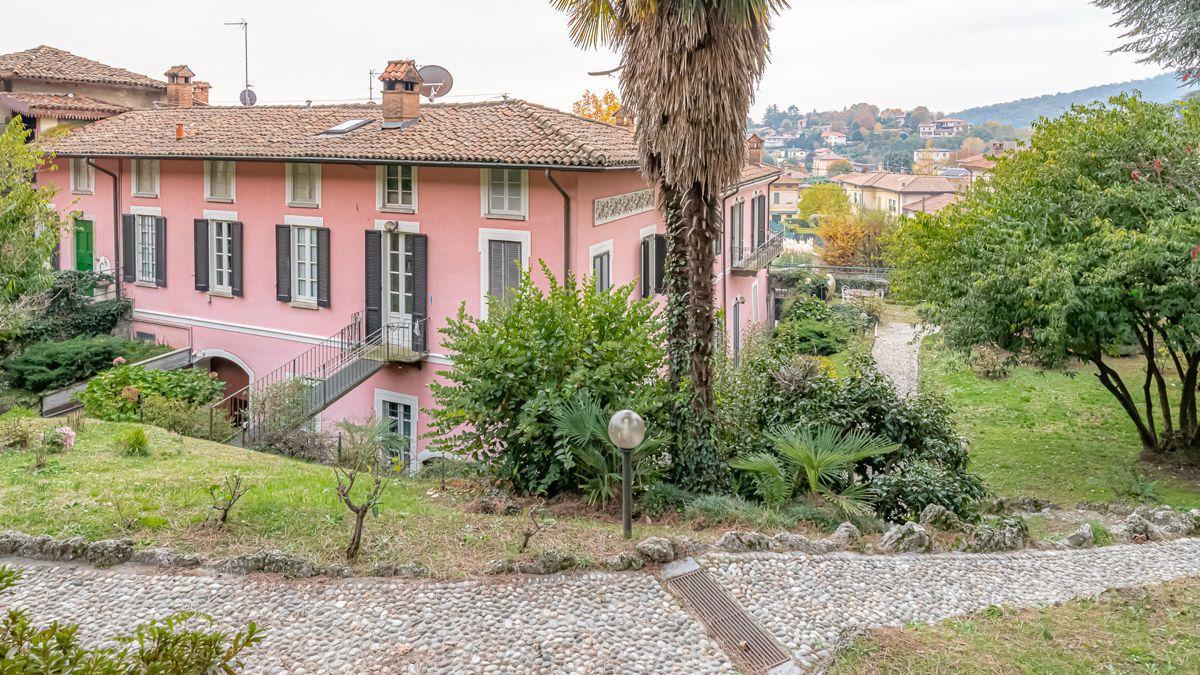 Villa in vendita a Albese Con Cassano