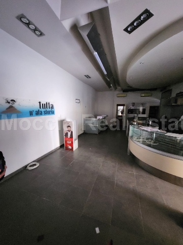 Shop in Viale Abramo Lincoln, Caserta - Photo 1