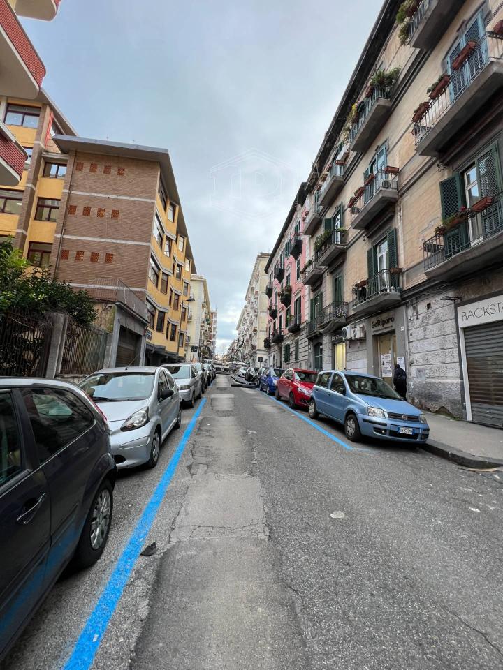 Negozio in Via Enrico Alvino 89, Napoli, {3} - Foto 2