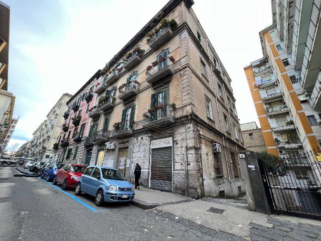 Negozio in Via Enrico Alvino 89, Napoli - Foto 1