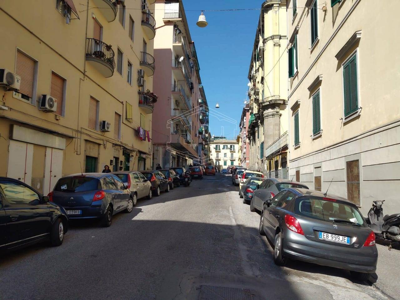 Negozio in Via Alessandro Telesino 25, Napoli - Foto 1