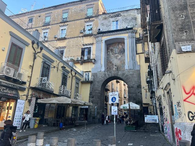 Geschäft in Via Luigi Settembrini 3, Napoli - Foto 1