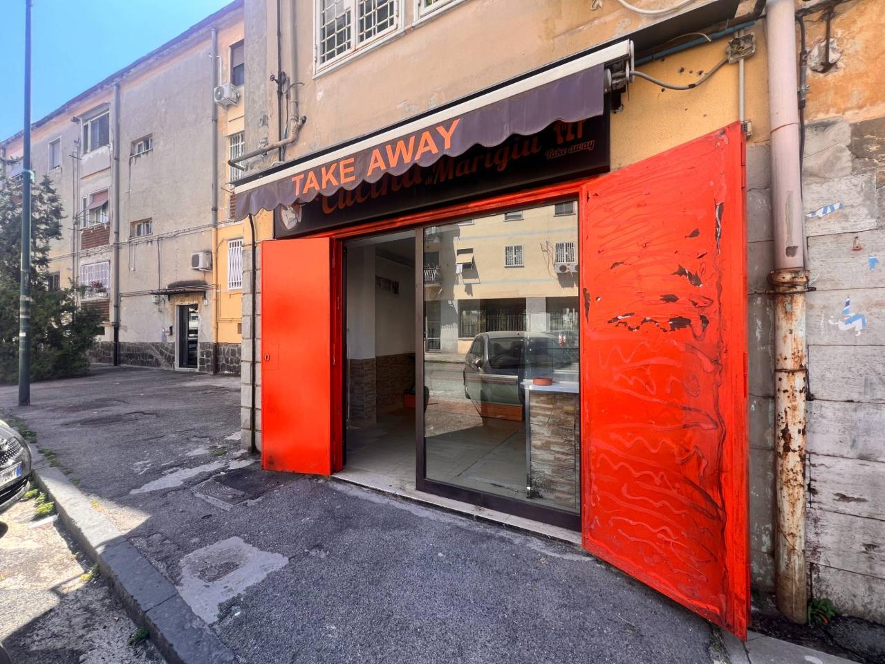 Negozio in Via Mario Gigante 13, Napoli, {3} - Foto 2