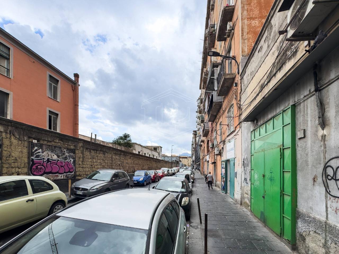Negozio in Via Enrico Cosenz 7, Napoli, {3} - Foto 1