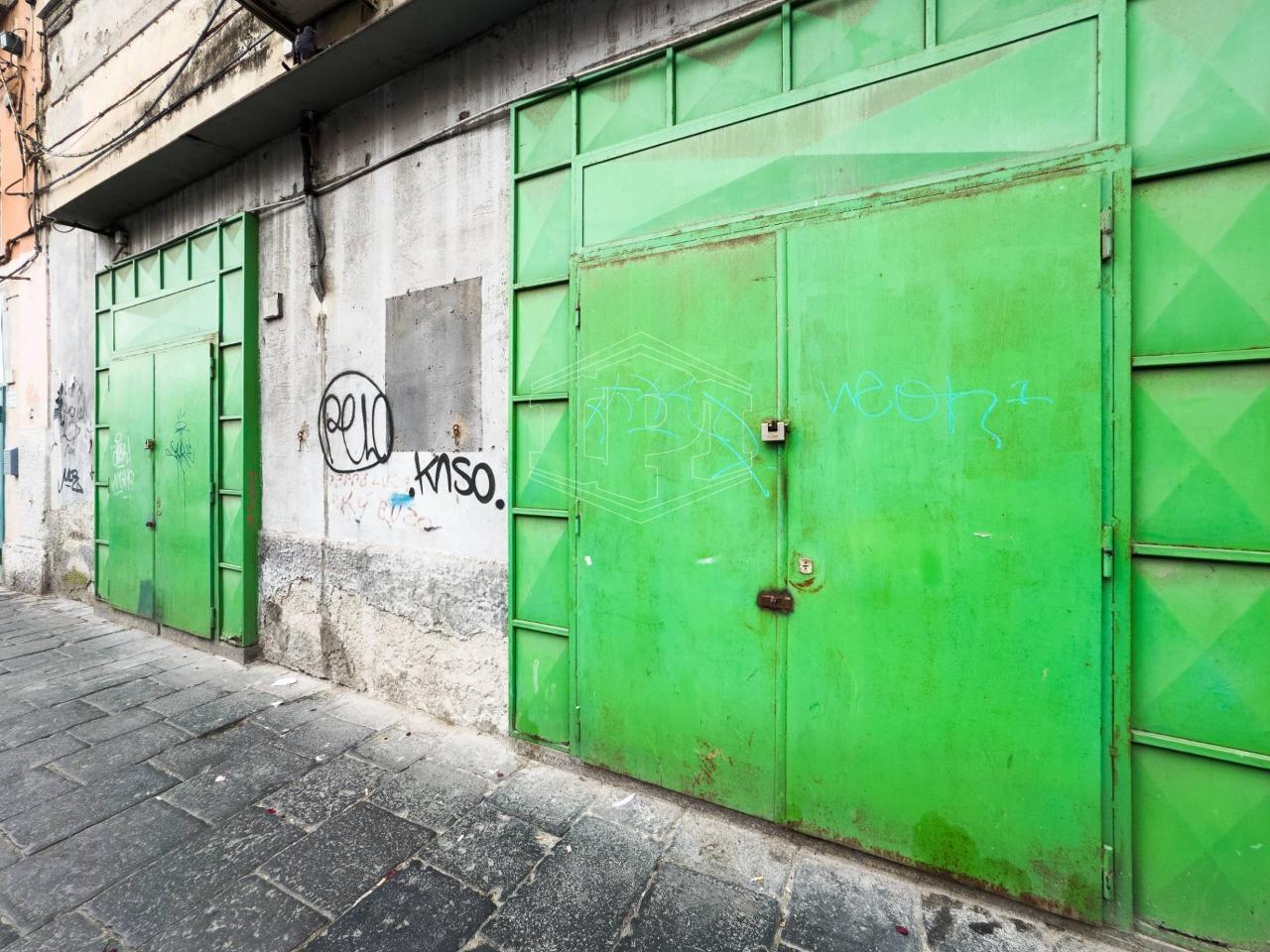 Negozio in Via Enrico Cosenz 7, Napoli, {3} - Foto 2