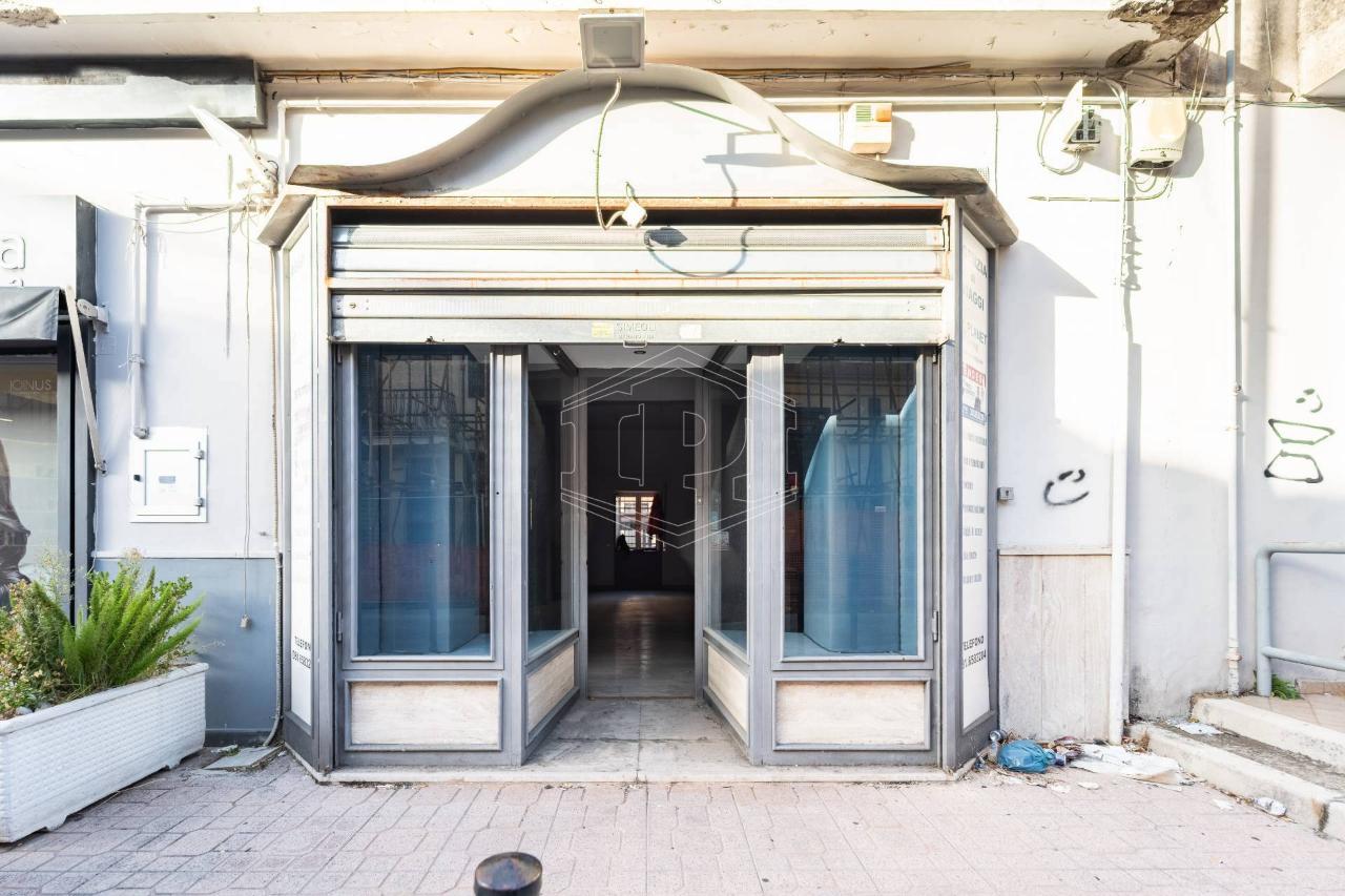 Negozio in Via Alessandro Manzoni 9, Mugnano Di Napoli, {3} - Foto 1