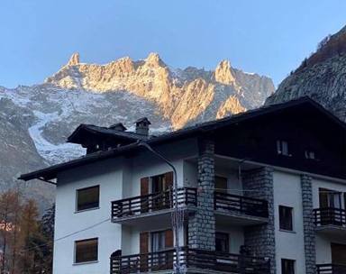 2-room flat in Strada La Villette 14, Courmayeur - Photo 1