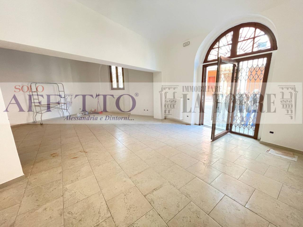 Negozio in Piazzetta Andrea Bini, Alessandria - Foto 1