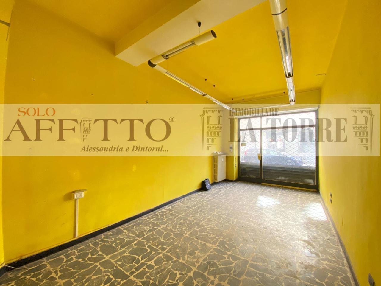 Negozio in Piazza Filippo Turati, Alessandria - Foto 1