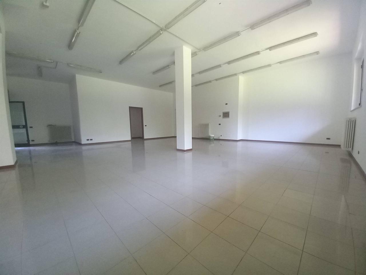Negozio in , Bergamo, {3} - Foto 1