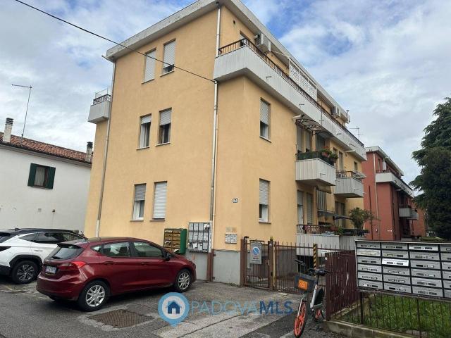 2-room flat in Via Pietro Balan, Padova - Photo 1