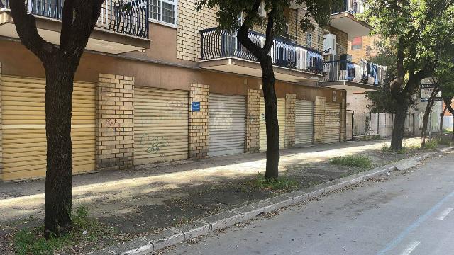 Box in {3}, Viale I Maggio - Foto 1