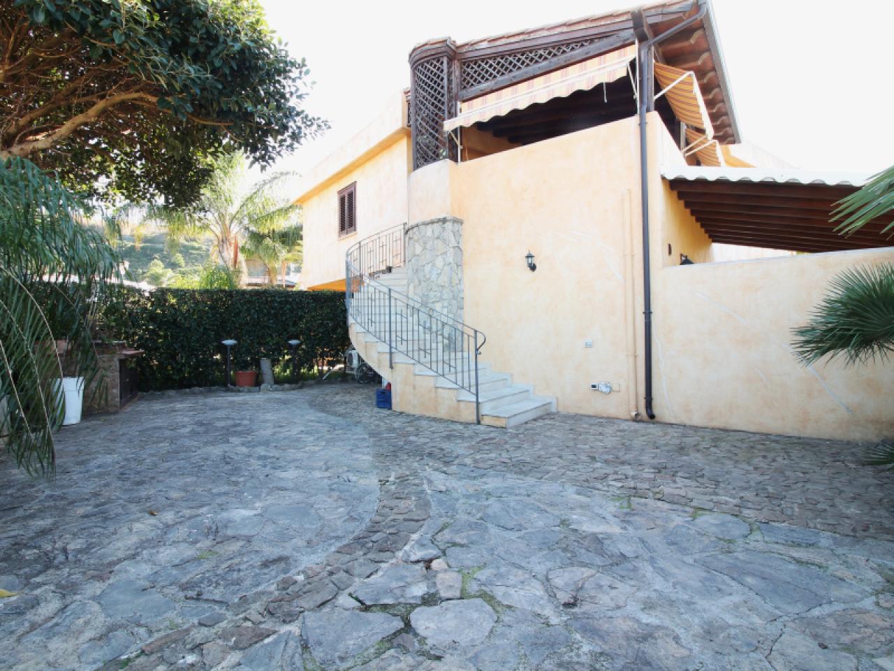 Villa in vendita a Campofelice Di Roccella