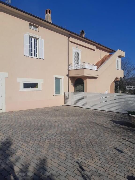 Villa bifamiliare in vendita a Falerone