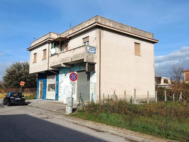 Commercial building in {3}, Via Arno 50 - Photo 1