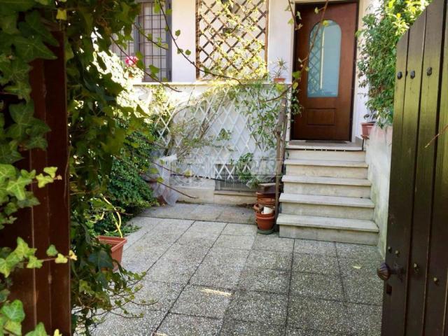 Terraced house in {3}, Largo Santo Stefano - Photo 1