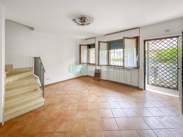 Terraced house in Largo Santo Stefano, Anguillara Sabazia - Photo 1