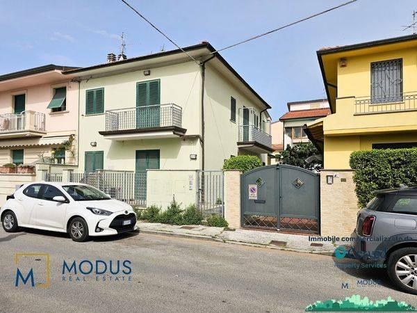 Ufficio in Via da Palestrina 66, Viareggio, {3} - Foto 1