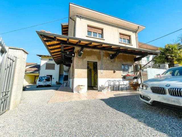 Terraced house in Via San Carlo, Suno - Photo 1